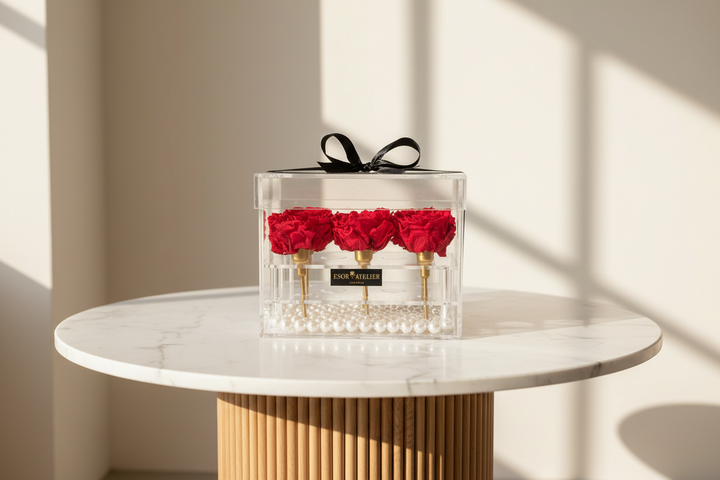 Elegant image of a Tiffany-colored eternal rose from ESOR ATELIER&