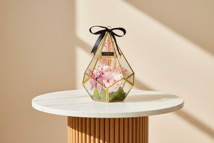 Eternal Élyséen Rose by ESOR ATELIER featuring a preserved, elegant rose in a glass display for lasting beauty.