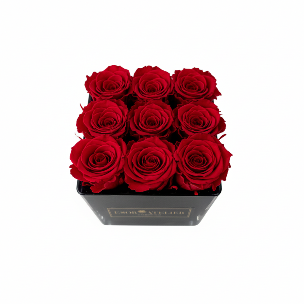 Elegant Alexandrine flower arrangement by Esor Atelier featuring vibrant blooms and lush greenery in a decorative vase.