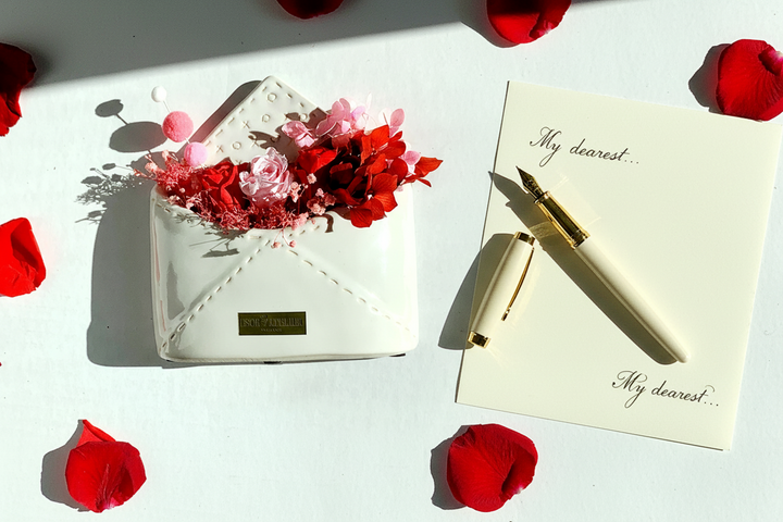 Elegant Lisette Eternal Rose by Esor Atelier, showcasing a preserved, long-lasting rose with delicate petals in a graceful display.