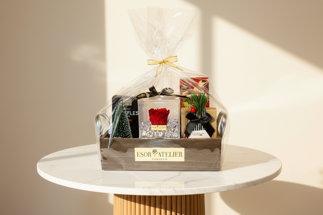 Eternal rose named Jeanne by Esor Atelier, showcasing a beautifully preserved, long-lasting rose in a delicate display.