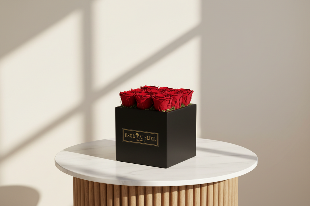 Eternal rose from Esor Atelier by BEBE, featuring a preserved, long-lasting rose in a delicate display.