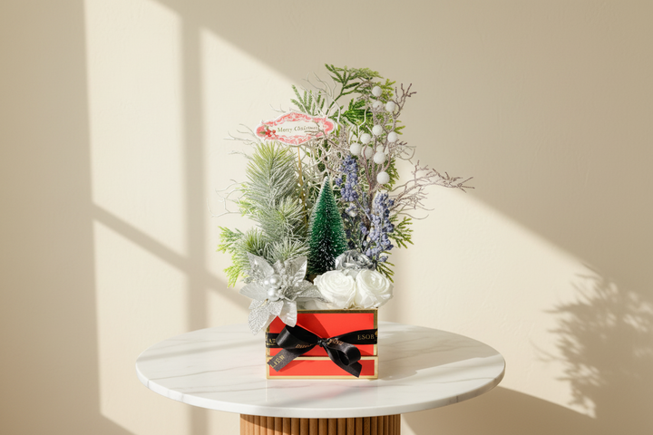 Eternal rose named Vivienne from ESOR ATELIER, featuring a preserved, lifelike rose flower in a delicate glass display.