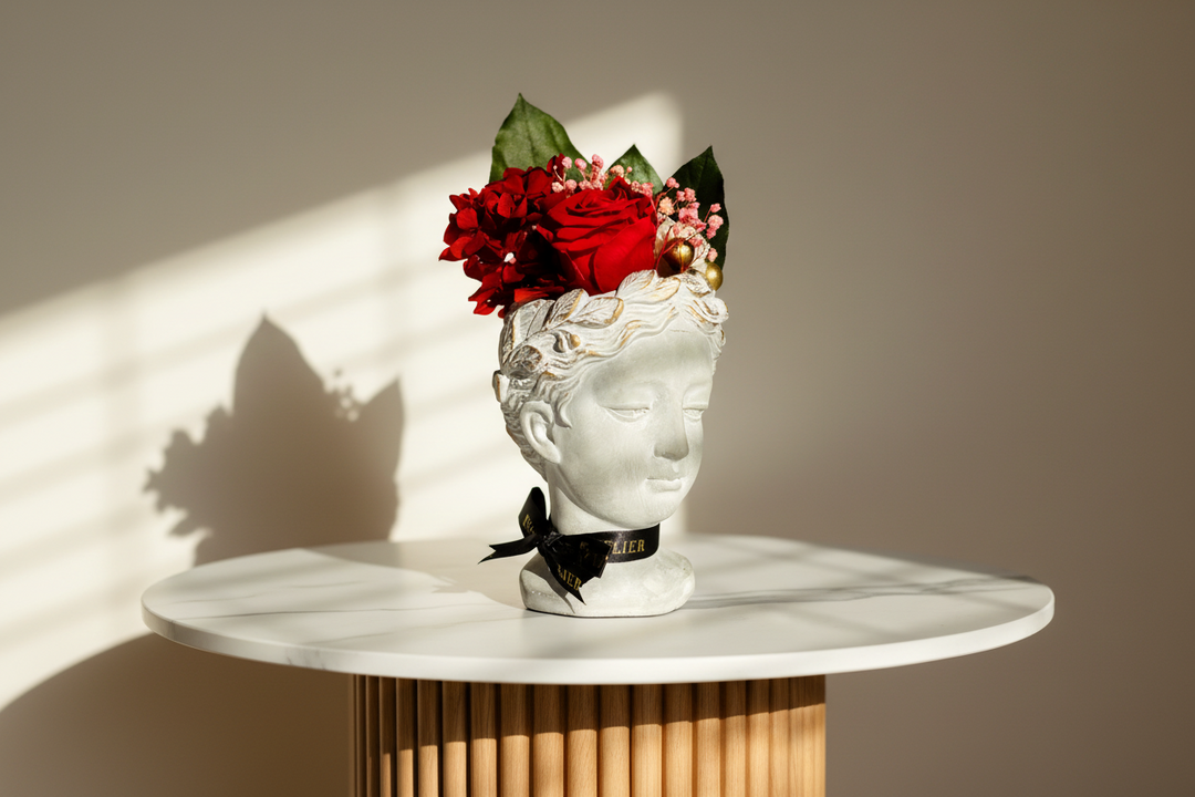 Beautiful eternal rose flower from Esor Atelier's Venus collection, showcasing vibrant petals and intricate details.