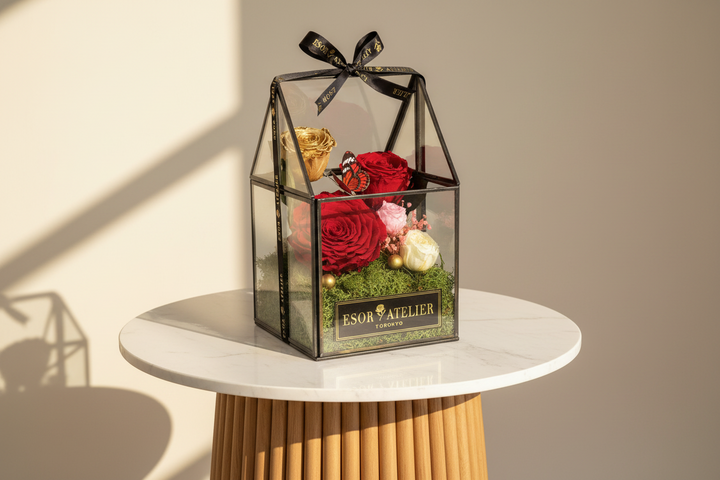 Eternal rose from Château de Amour by ESOR ATELIER, featuring a preserved, vibrant red rose in a clear glass display.